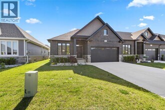 411 Caserta Crois. in Lakeshore, ON - Building Photo - Building Photo