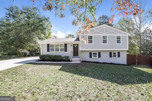 8339 Reinosa Way in Jonesboro, GA - Building Photo