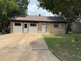 814 Yegua St in Bryan, TX - Building Photo