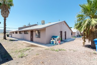 2343 E Pueblo Ave in Phoenix, AZ - Foto de edificio - Building Photo