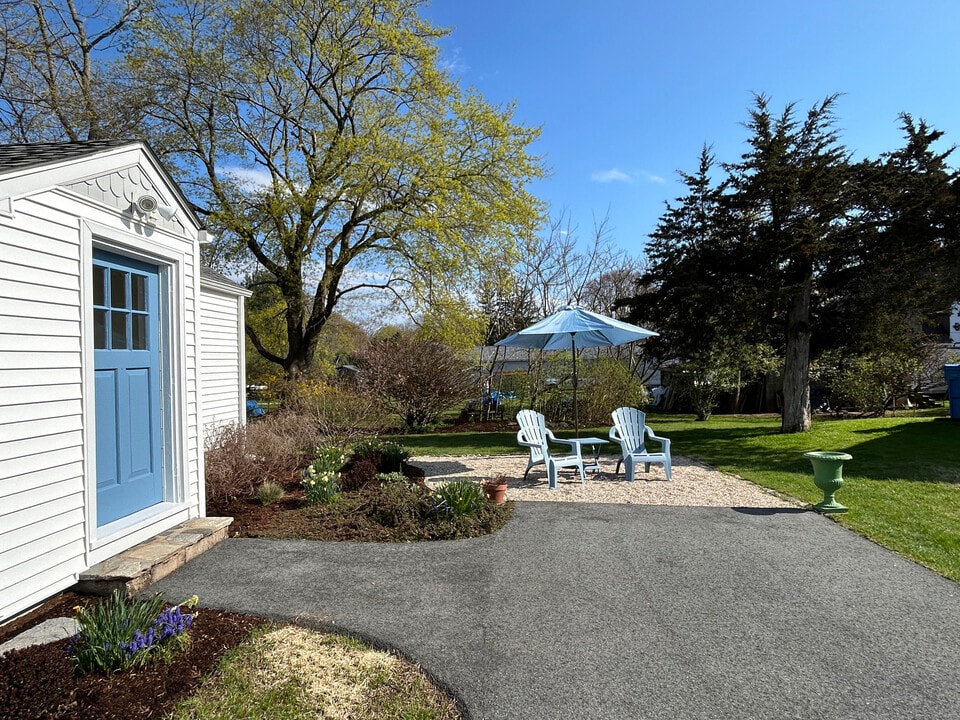 19 Catharine St in Westbrook, CT - Building Photo