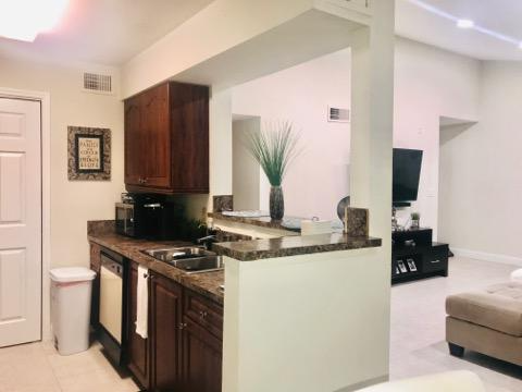 2440 NW 33rd St in Oakland Park, FL - Building Photo - Building Photo