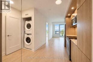 60 Central Park Roadway in Toronto, ON - Building Photo