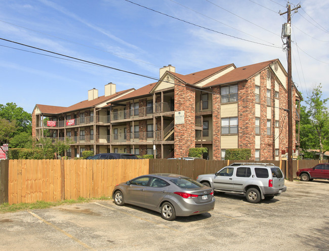 Circle Oaks II Apartments in Austin, TX - Foto de edificio - Building Photo