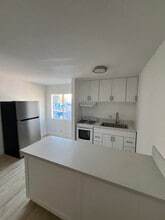 1101 Ocean Front Walk in Venice, CA - Foto de edificio - Building Photo