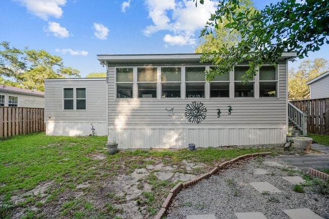 property at 2585 Fairway Dr SW