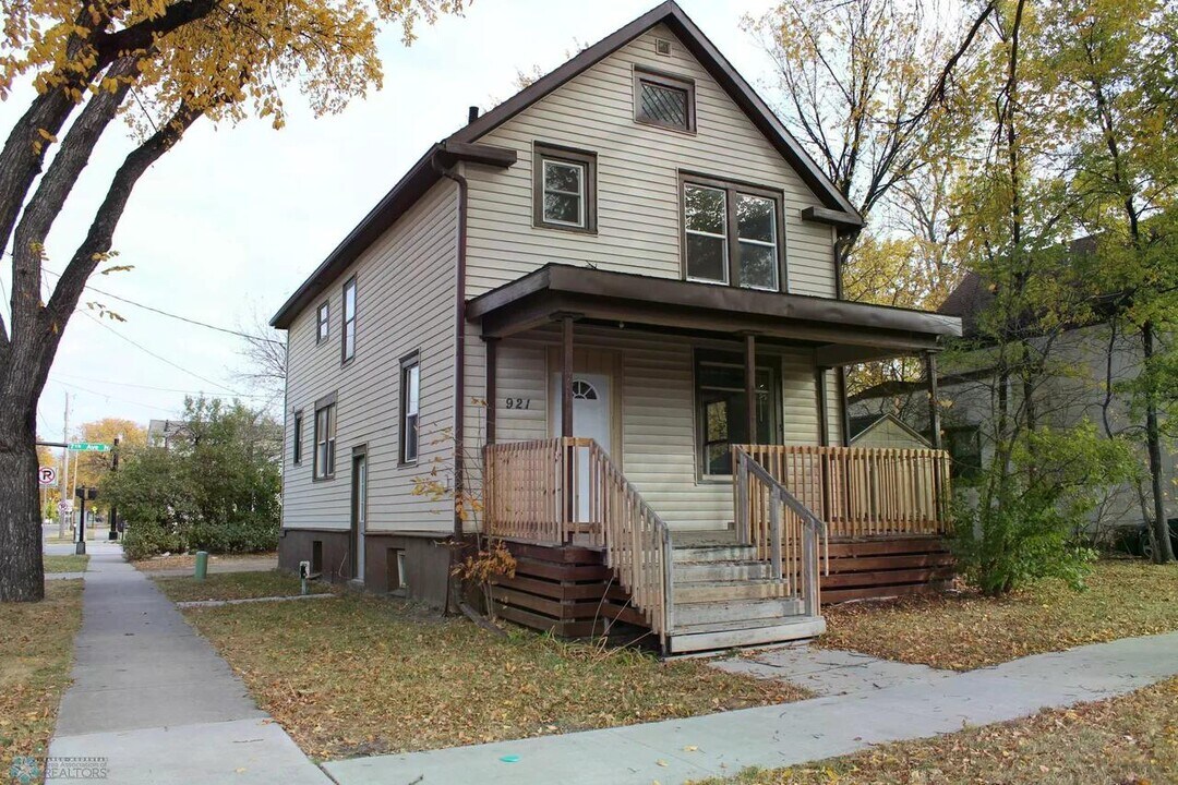 921 6th Ave N in Fargo, ND - Building Photo