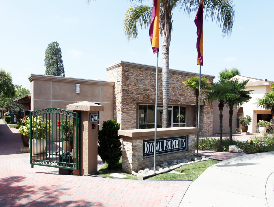 Baldwin Park Apartments in Baldwin Park, CA - Foto de edificio