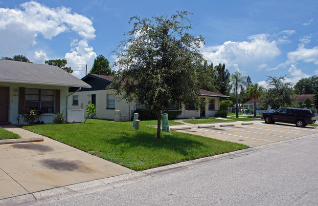 Windtree Villas in Clearwater, FL - Building Photo - Building Photo