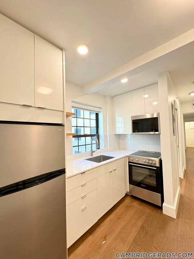 1200 Massachusetts Ave in Cambridge, MA - Foto de edificio - Building Photo