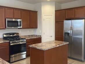 230 Red Oak Dr in Fernley, NV - Building Photo - Building Photo