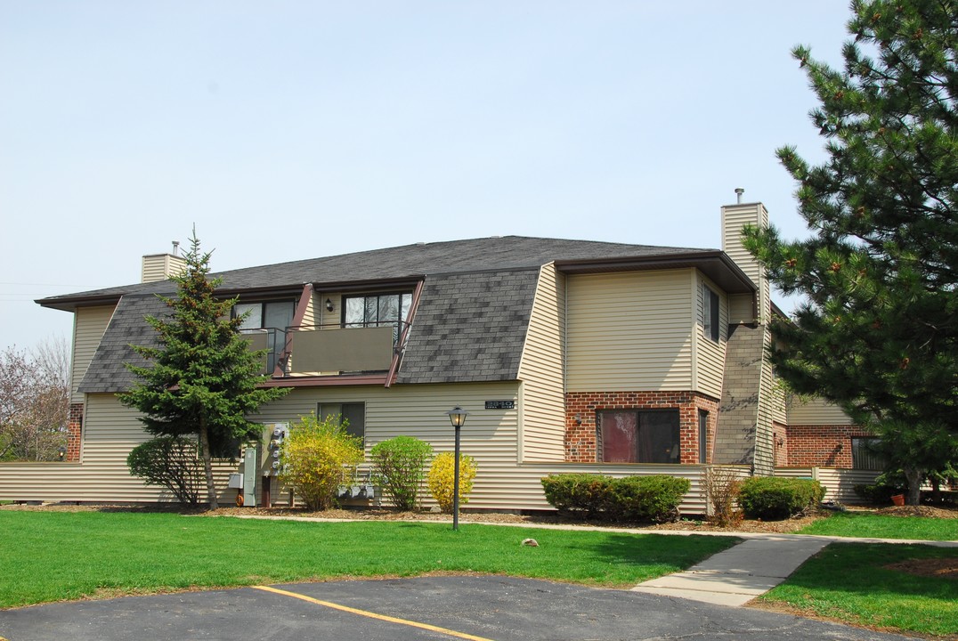 Mill Gardens in Glendale, WI - Foto de edificio