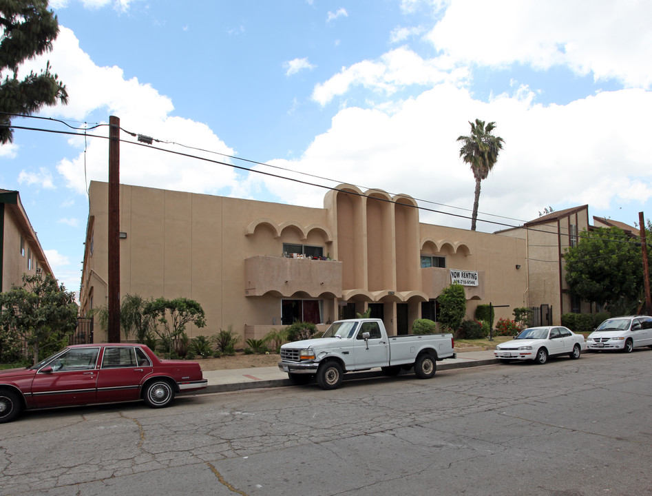 21725 Lanark St in Canoga Park, CA - Building Photo