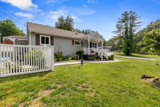 2 Blueberry Ln in Danbury, CT - Building Photo - Building Photo