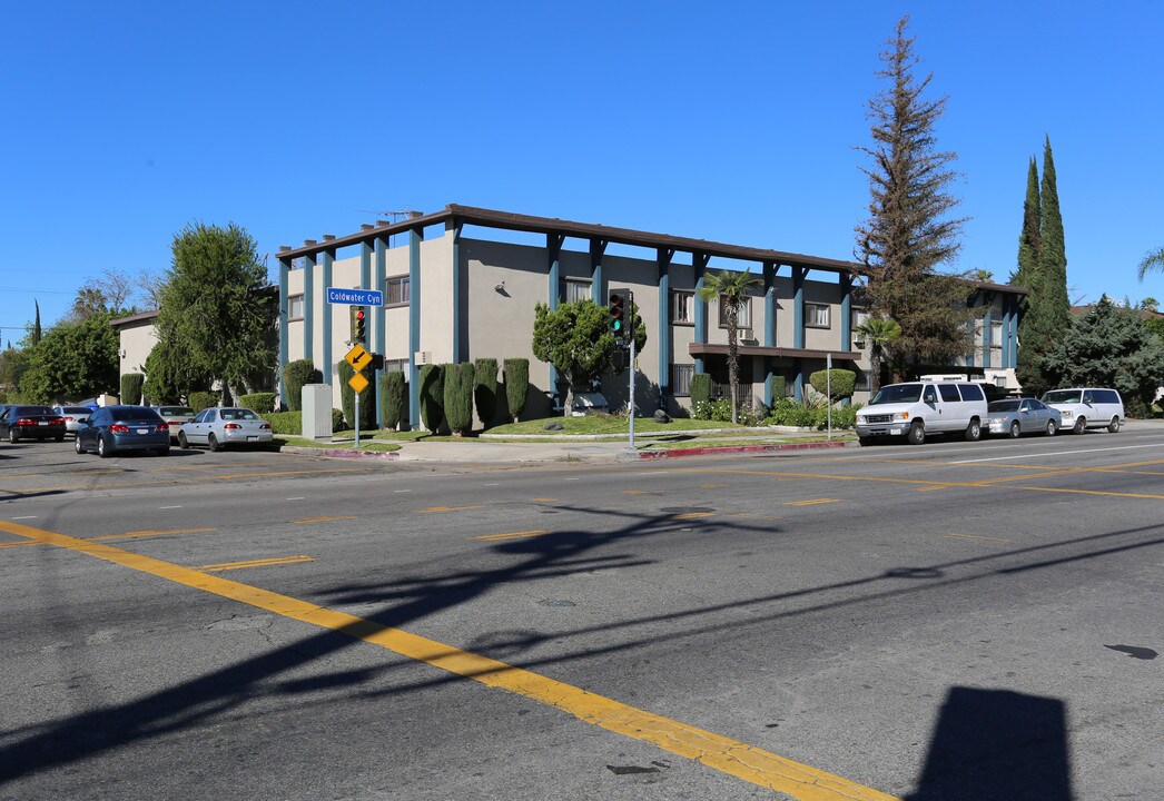 Coldwater Plaza in North Hollywood, CA - Building Photo