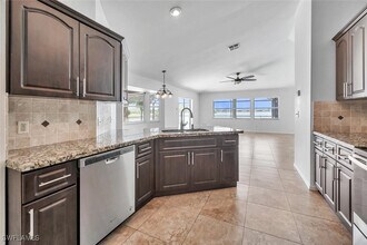 1094 Grove Dr in Naples, FL - Building Photo - Building Photo