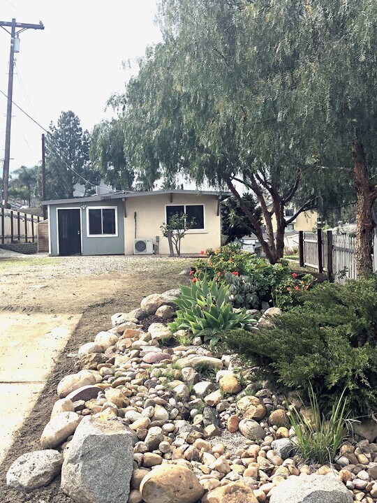 8592 Atlas View Dr in Santee, CA - Building Photo