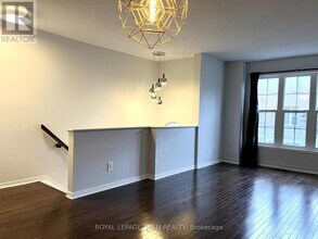 35 Jenscott Private in Ottawa, ON - Building Photo - Building Photo
