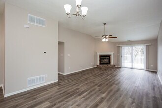 5507 Old Barn Dr in Indianapolis, IN - Foto de edificio - Building Photo
