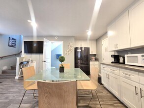 123 E Bennett Ave, Unit A in Glendora, CA - Building Photo - Building Photo