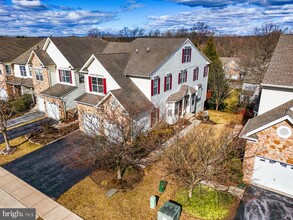 137 Fringetree Dr in West Chester, PA - Building Photo - Building Photo