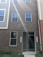 42593 Burbank Terrace in Sterling, VA - Building Photo - Building Photo