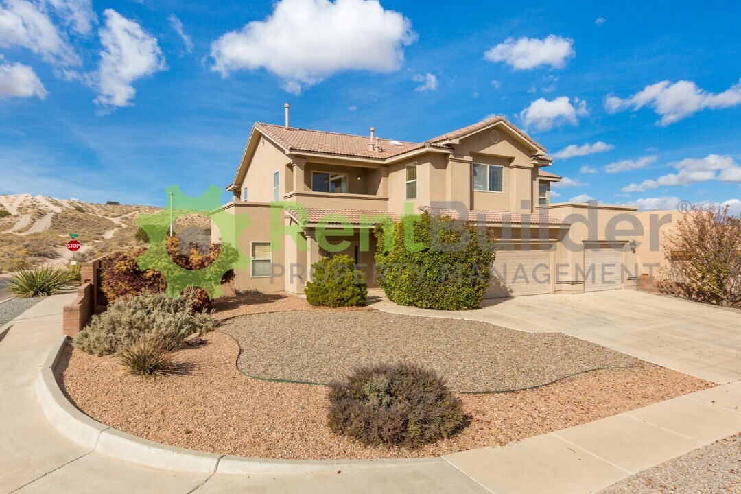 901 Loma Pinon Loop in Rio Rancho, NM - Building Photo