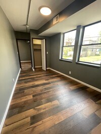 2905 Glenmore Ave photo'