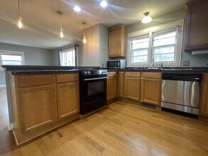5139 Beacon Hill Rd in Minnetonka, MN - Building Photo - Building Photo