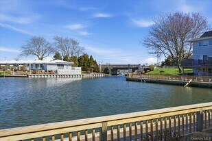 3039 Mitchell Rd in Westhampton Beach, NY - Building Photo