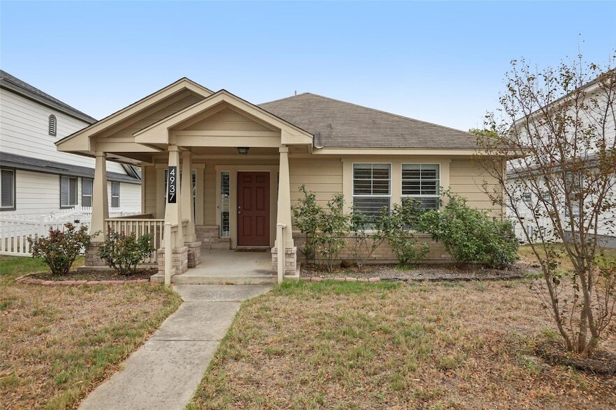 4937 Hartson in Kyle, TX - Foto de edificio