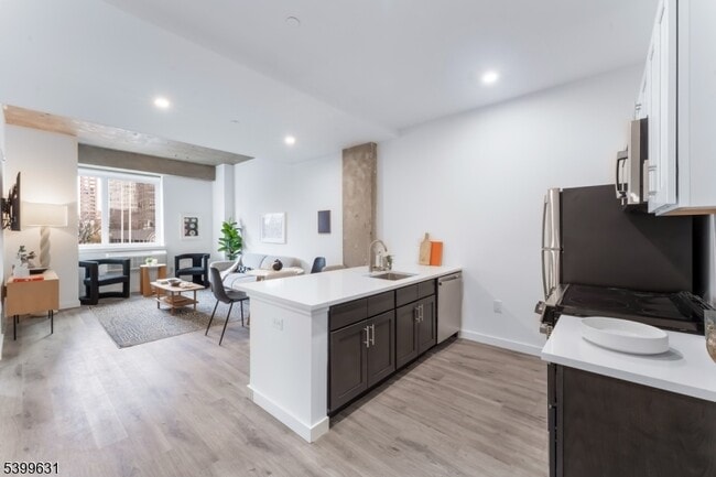 property at 10 Commerce Ct