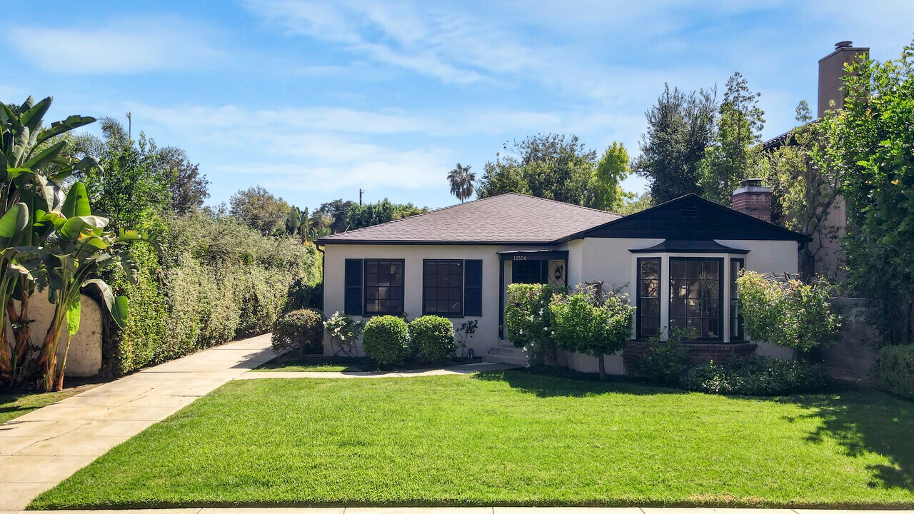 10536 Whipple St in Toluca Lake, CA - Building Photo
