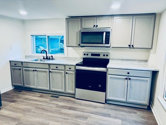 property at 1450 Maplewood Dr