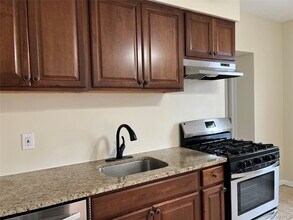 400 Jericho Tpke in Hempstead, NY - Building Photo - Building Photo