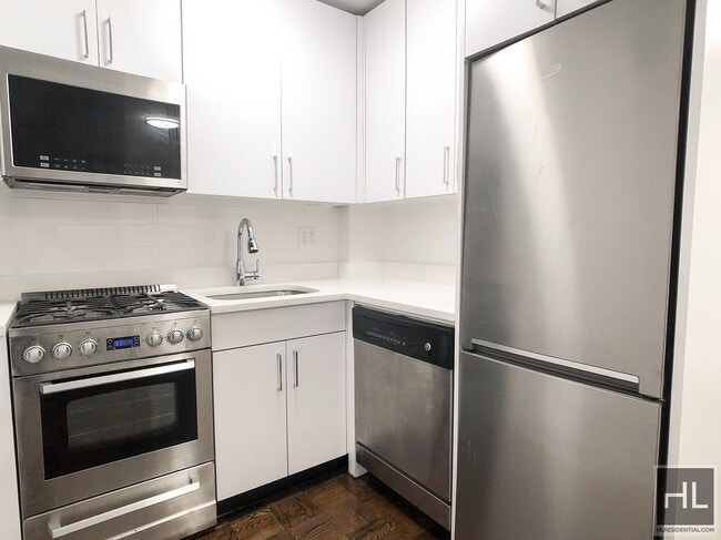 EAST 55 STREET, Unit 8D