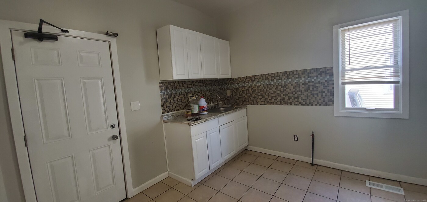 86 Sanford Ave in Bridgeport, CT - Building Photo