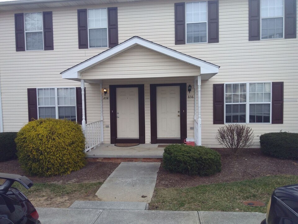 858 Patrick Henry Dr in Blacksburg, VA - Building Photo