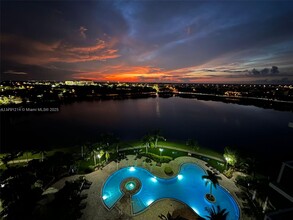 2641 N Flamingo Rd in Sunrise, FL - Building Photo - Building Photo
