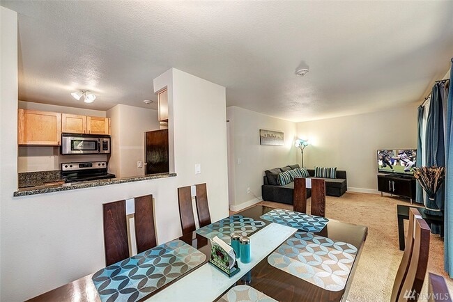 15819 Leary Wy in Redmond, WA - Building Photo - Building Photo