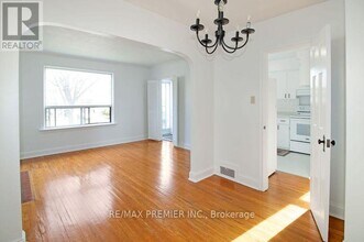 16 Newton Dr in Toronto, ON - Building Photo - Building Photo