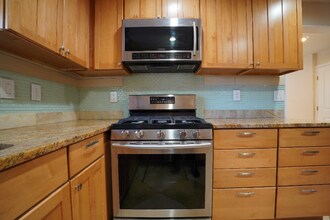 24515 16th Ave S in Des Moines, WA - Building Photo - Building Photo