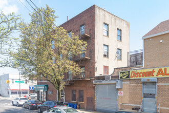 6926 Myrtle Ave in Glendale, NY - Building Photo - Building Photo