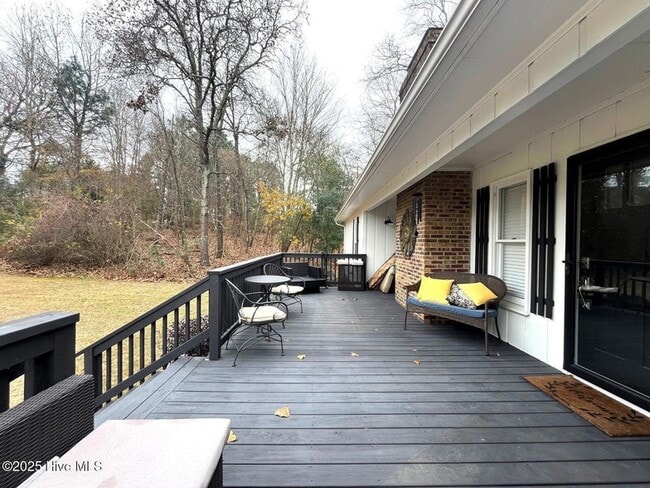 105 Scuppernong Ct in Seven Lakes, NC - Building Photo - Building Photo