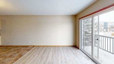 9909-99109 109 Ave in Grande Prairie, AB - Building Photo - Building Photo