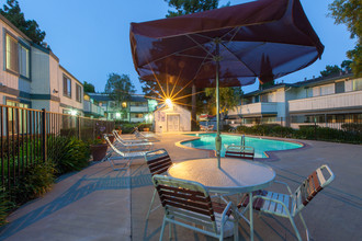 Oak Pointe Apartments in Fremont, CA - Foto de edificio - Building Photo