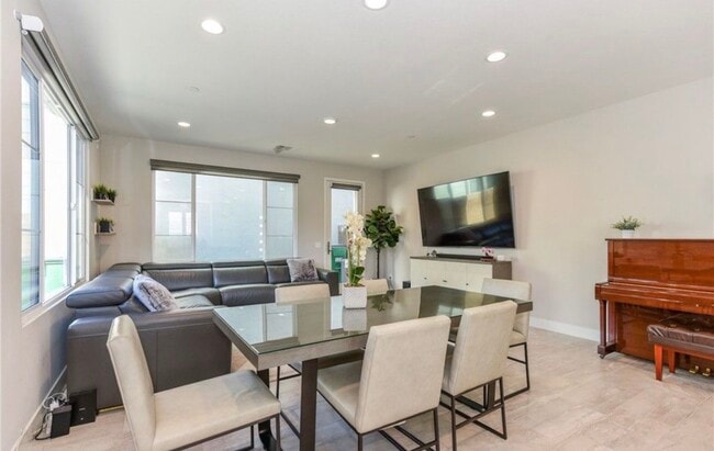 123 Tenor in Irvine, CA - Building Photo - Building Photo