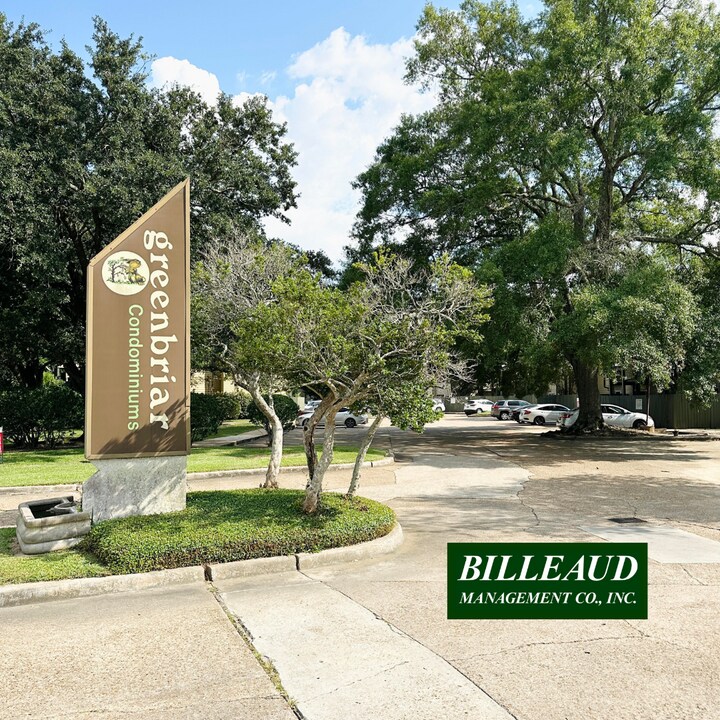 220 Doucet Rd in Lafayette, LA - Building Photo