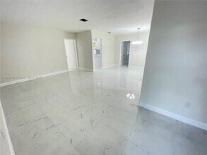 6830 Tyler St in Hollywood, FL - Building Photo - Building Photo