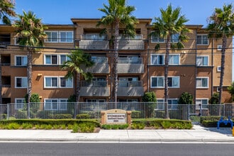 Stonegate I in Anaheim, CA - Building Photo - Building Photo